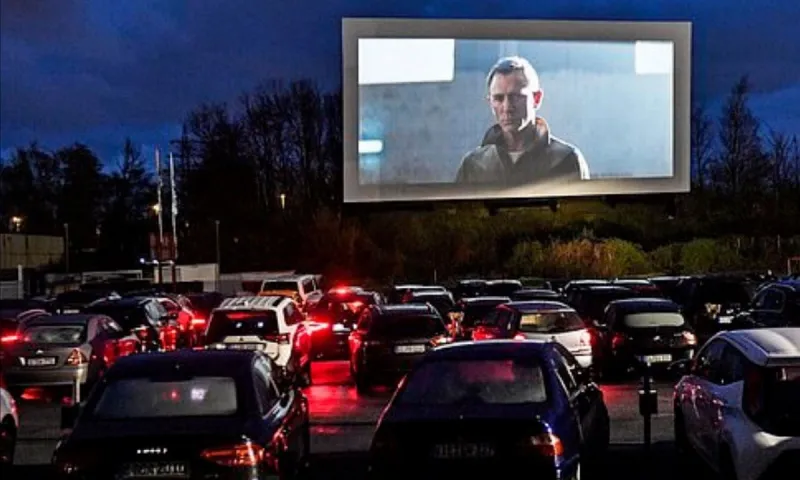Κορονοϊός: Επιστροφή στα drive in σινεμά και θέατρα! (pics)
