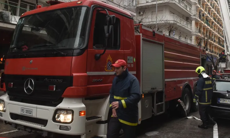 Θεσσαλονίκη: Πυρκαγιά σε διαμέρισμα - Ένας άντρας υπέστη βαριά εγκαύματα