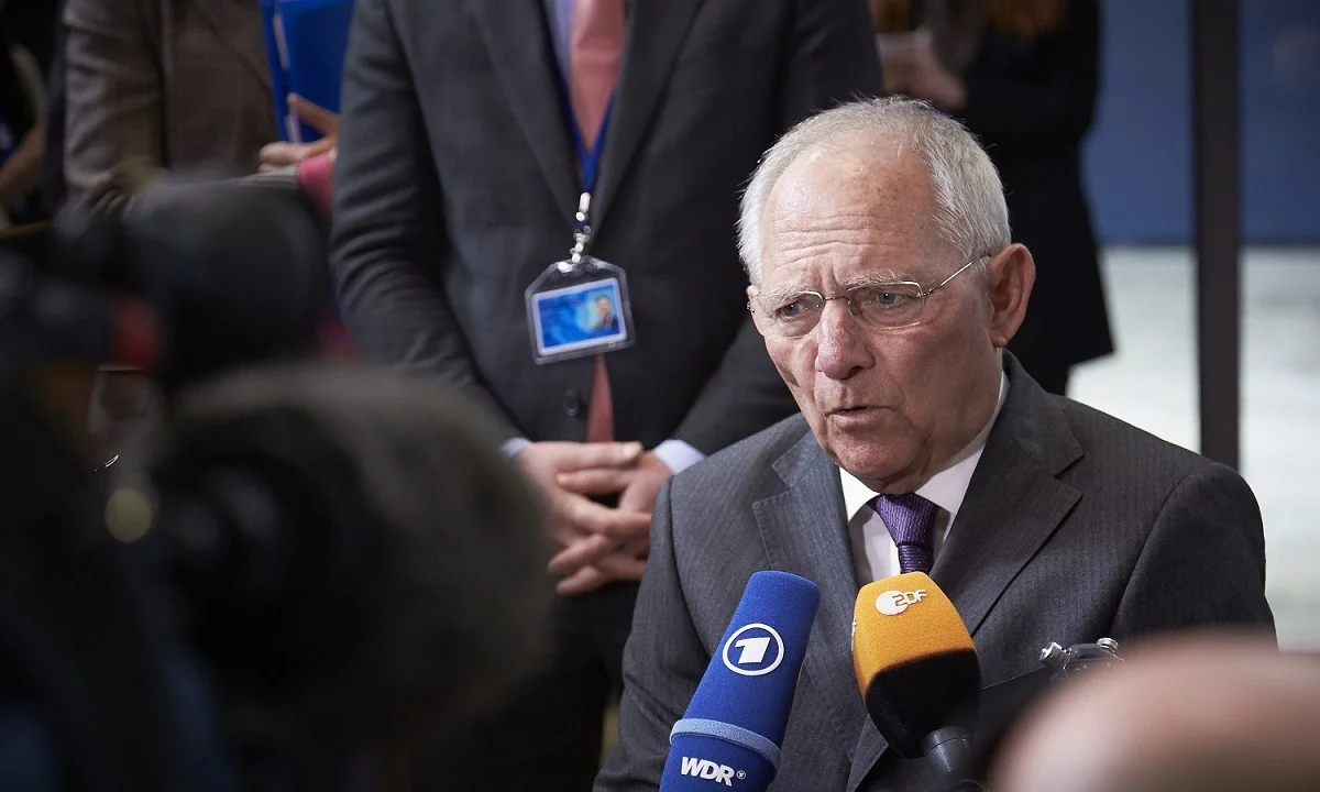 Ο Σόιμπλε προτείνει: Μνημόνιο στα σχολεία και περικοπή διακοπών!