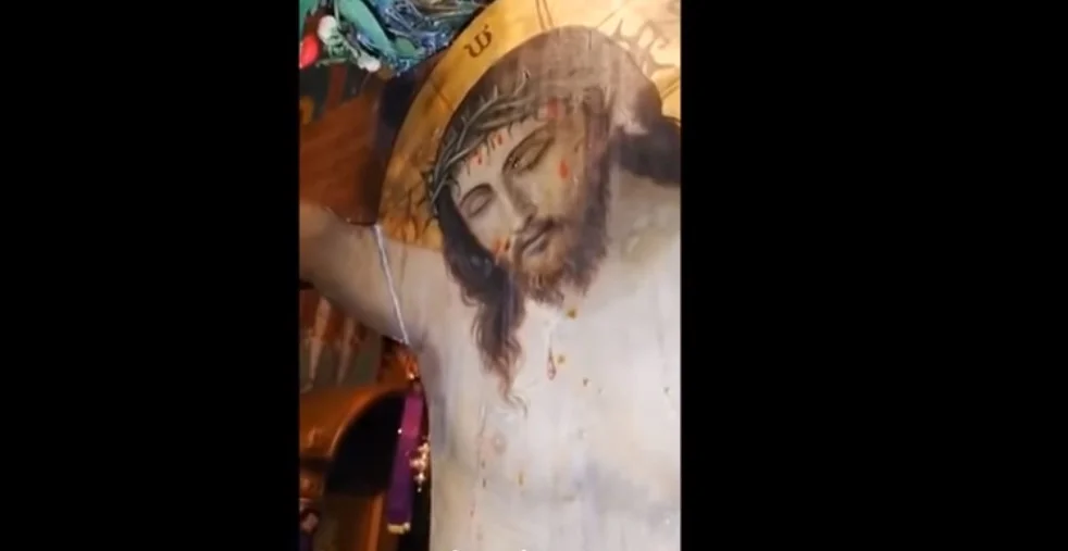 Γέμισε κηλίδες αίματος ο Εσταυρωμένος στο παρεκκλήσι του Γηροκομείου Αθηνών