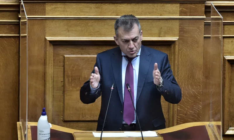 Βρούτσης: «Επεκτείνουμε τους δικαιούχους των 800 ευρώ»