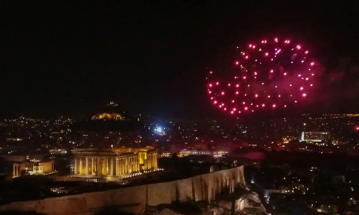 Ανάσταση με πυροτεχνήματα από το Δήμο Αθηναίων