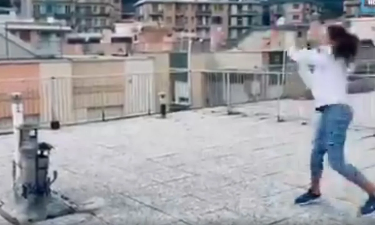 Τένις: Έπαιξαν από απέναντι ταράτσες! (vid)