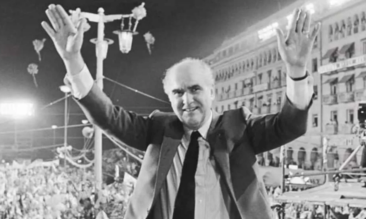 Σαν σήμερα (20/4) ο Ανδρέας Παπανδρέου φωνάζει το «Τσοβόλα, δώσ’ τα όλα» (vid)