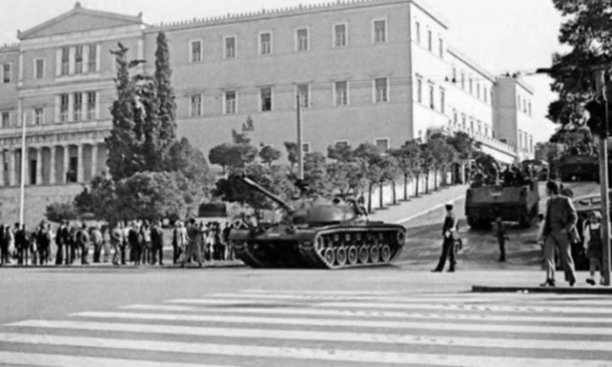  21η Απριλίου 1967: Σαν σήμερα το στρατιωτικό πραξικόπημα «εξερράγη» τα ξημερώματα, με την Ελλάδα να μπαίνει στην λεγόμενη επταετία.