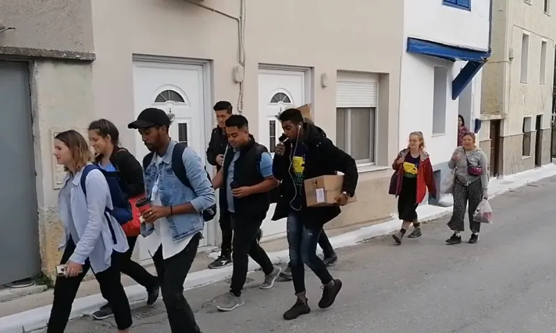 Μόρια: Καραντίνα οι κάτοικοι, παρέλαση ομάδα ΜΚΟ