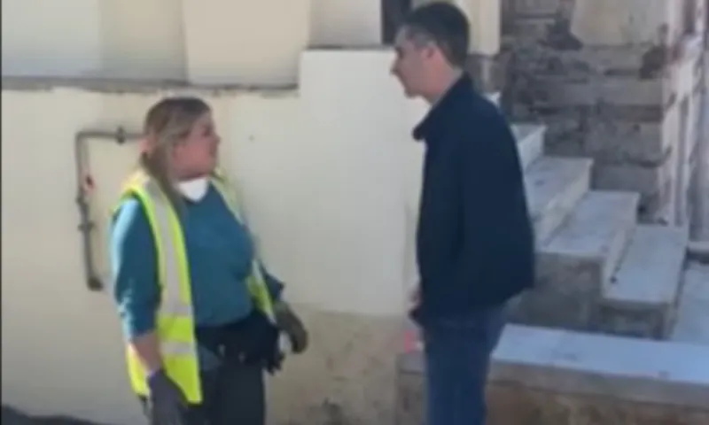 Καθαρίστρια βρήκε και παρέδωσε τσάντα με 19.000 ευρώ - Η ανάρτηση Μπακογιάννη