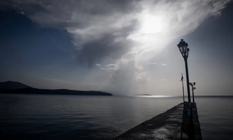 Καιρός 24/4: Αίθριος με παροδικές νεφώσεις