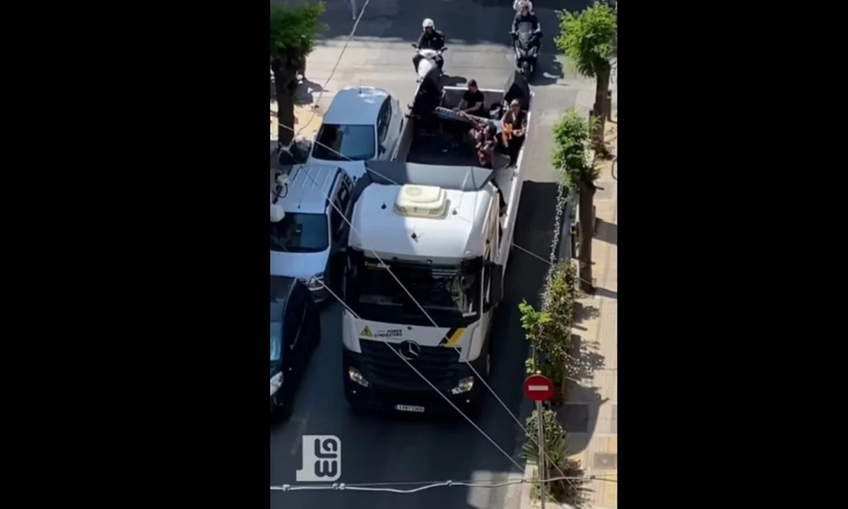 ΕΠΟΣ: Μετέτρεψαν την Πρωτοψάλτη σε... πλανόδιο παλιατζή (vid)
