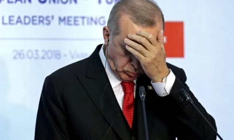 Τουρκία: «Μαύρα» σύννεφα για Ερντογάν