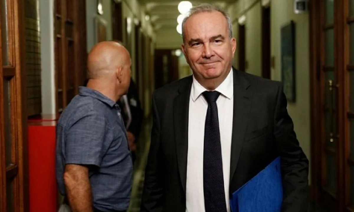 Παπαθανάσης για εστιατόρια: «Όλοι καθιστοί - Μάξιμουμ 4 άτομα σε τραπέζι ή σταντ»