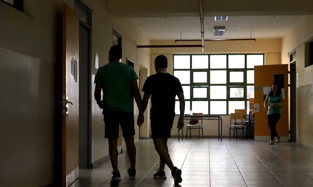 Κορονοϊός: Ανοίγουν τα σχολεία με τάξεις 15 μαθητών – Τι θα γίνει με τις πανελλαδικές
