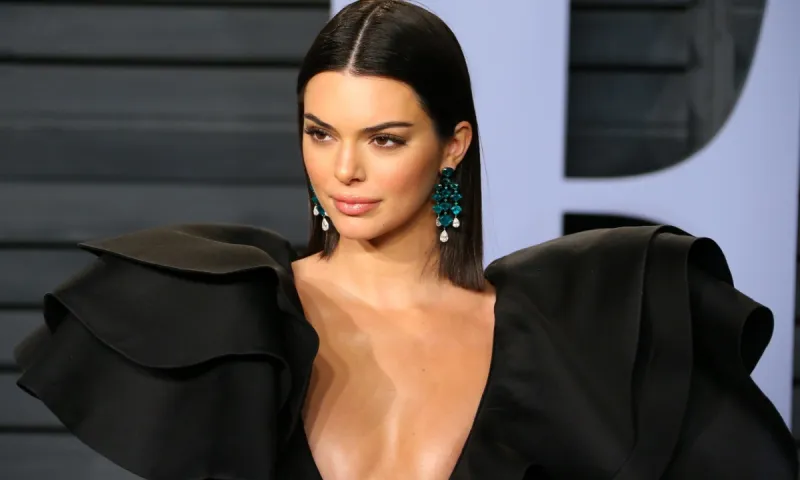 Kendall Jenner: Ακόμα ένας μπασκετμπολίστας στα… δίχτυα της (pics)
