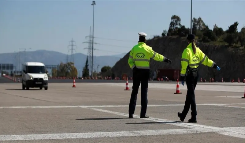 Κορονοϊός: Άλλα 1.398 πρόστιμα για παράνομες μετακινήσεις