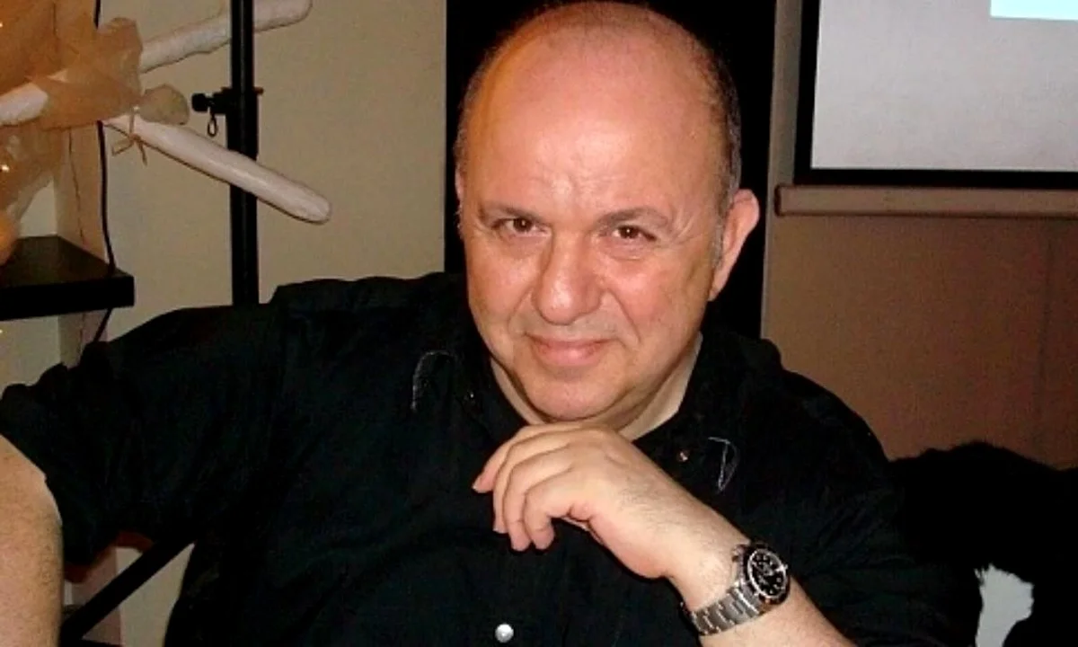 Νίκος Μουρατίδης: «Τα βγάζω πέρα τσίμα τσίμα - Κάνω μόνο μασάζ, μανικιούρ και πεντικιούρ»