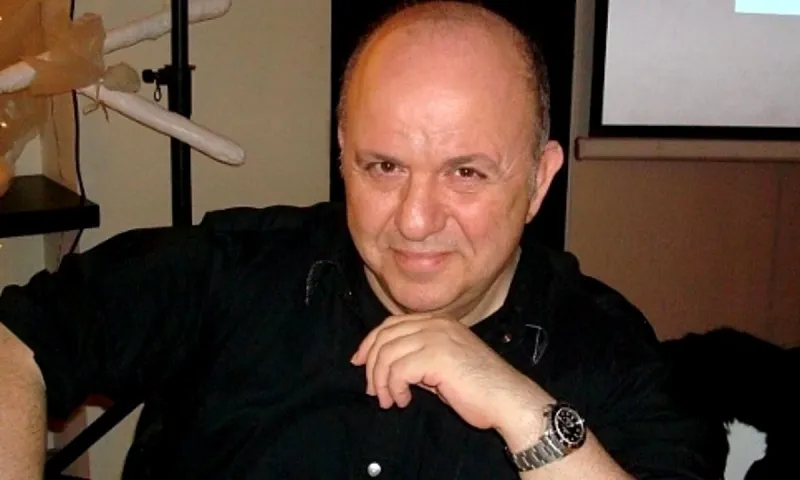 Νίκος Μουρατίδης: «Τα βγάζω πέρα τσίμα τσίμα - Κάνω μόνο μασάζ, μανικιούρ και πεντικιούρ»