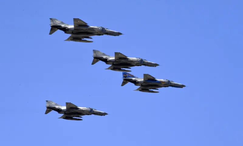 Τουρκικά F-16 παρενόχλησαν το ελικόπτερο του Νίκου Παναγιωτόπουλου!