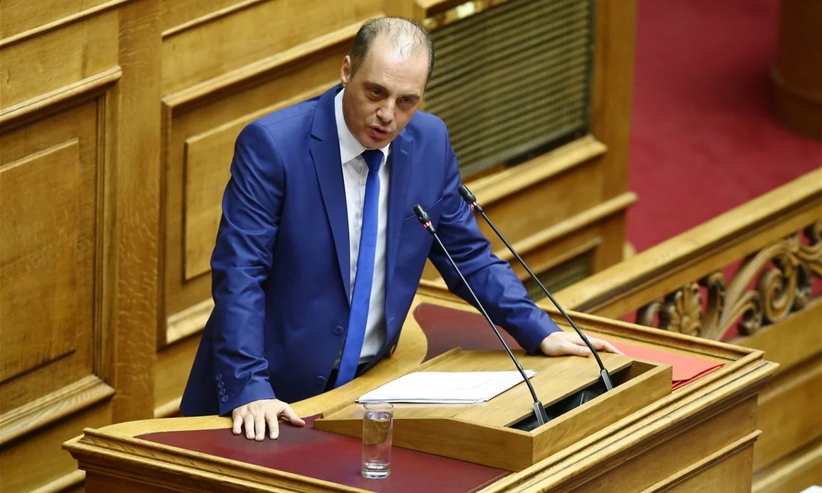 Βελόπουλος: Επίθεση στον Τσιόδρα - Οι μετανάστες τρώνε... σκύλους