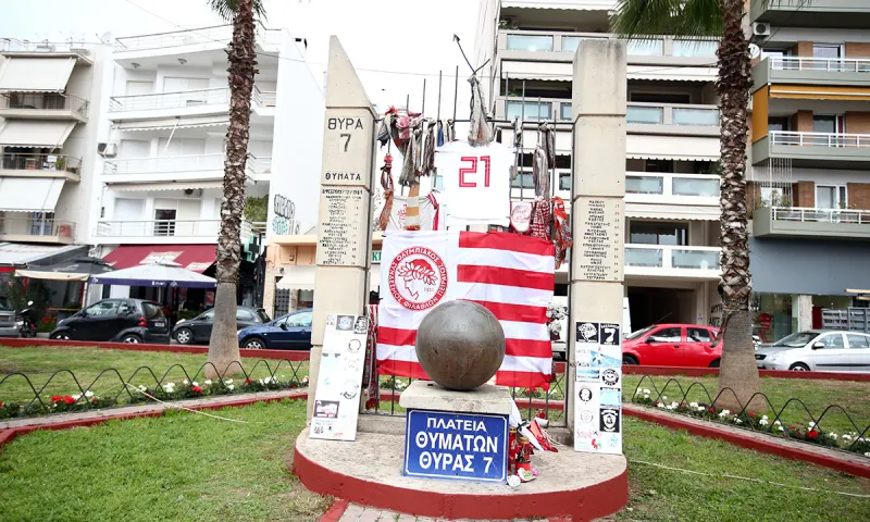 Ολυμπιακός: Ανακοίνωση της ΠΑΕ για τη βεβήλωση του μνημείου της Θύρας 7