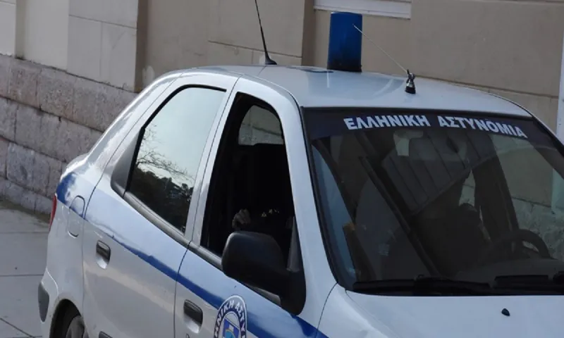Χαμός στην Αγία Παρασκευή: Πάρτι με μπύρες στην πλατεία Αγ. Ιωάννου - «Ντου» από τα ΜΑΤ