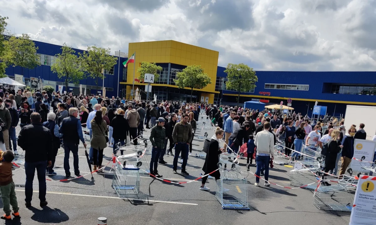 IKEA: Ο ένας πάνω στον άλλον και...κράξιμο!
