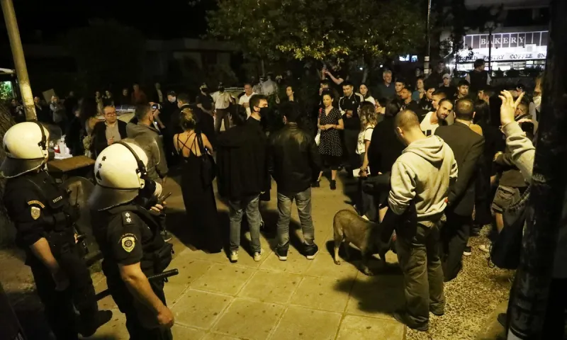 Αγία Παρασκευή: Σε επιφυλακή για τρίτο βράδυ η ΕΛ.ΑΣ (vid)