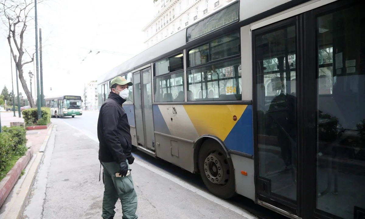 Κορονοϊός: Μειώθηκαν οι παραβάσεις για μάσκα - Αυξάνονται οι... επίδοξοι εκδρομείς