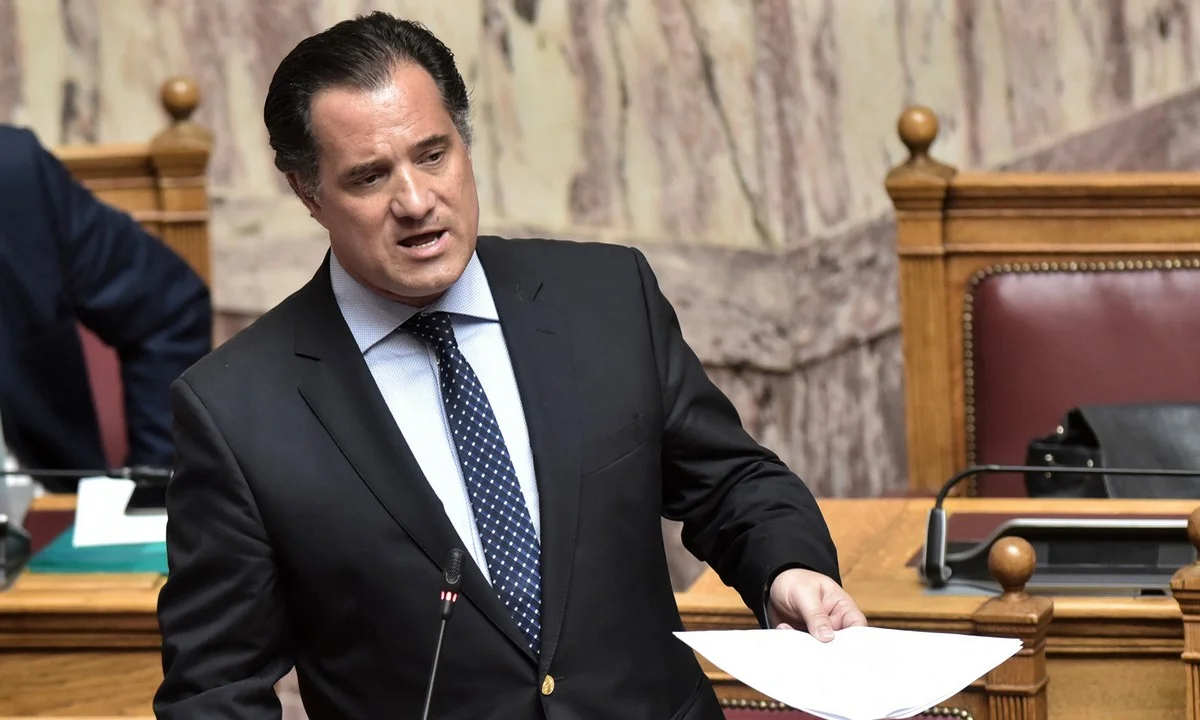 Γεωργιάδης: Μοίρασε μάσκες και αντισηπτικά στην Ερμού
