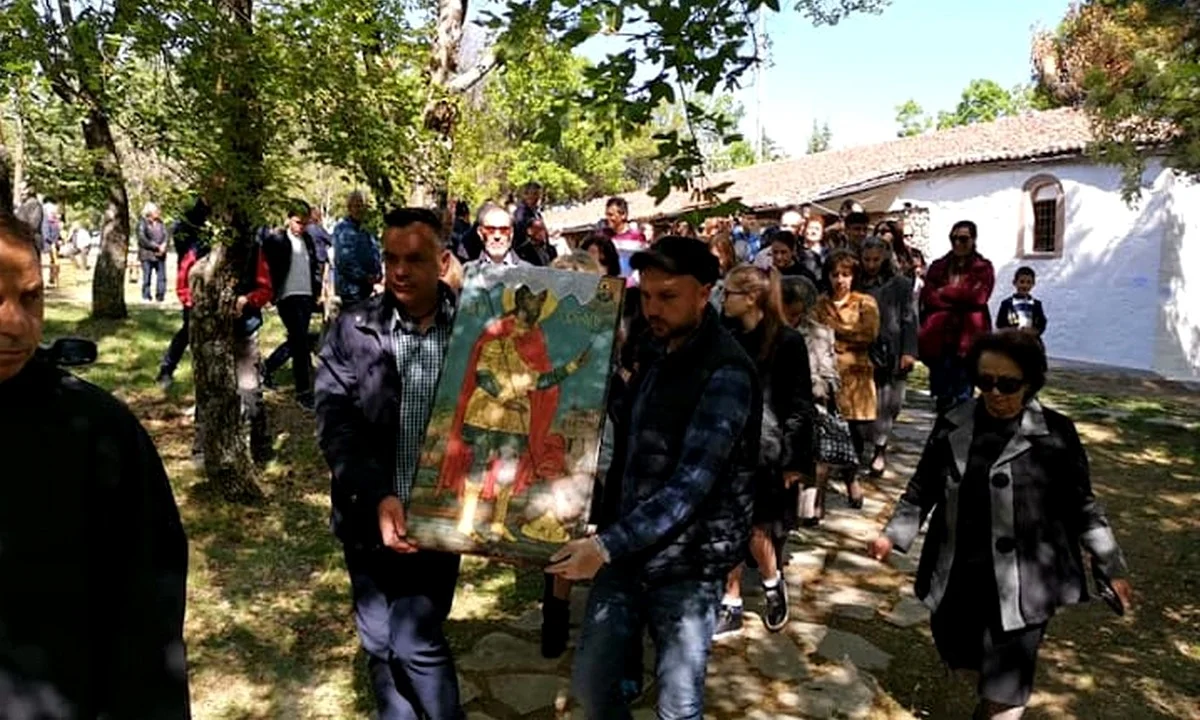 Κοζάνη: Πλήθος κόσμου σε λιτανεία εικόνας στη Σιάτιστα (pics)