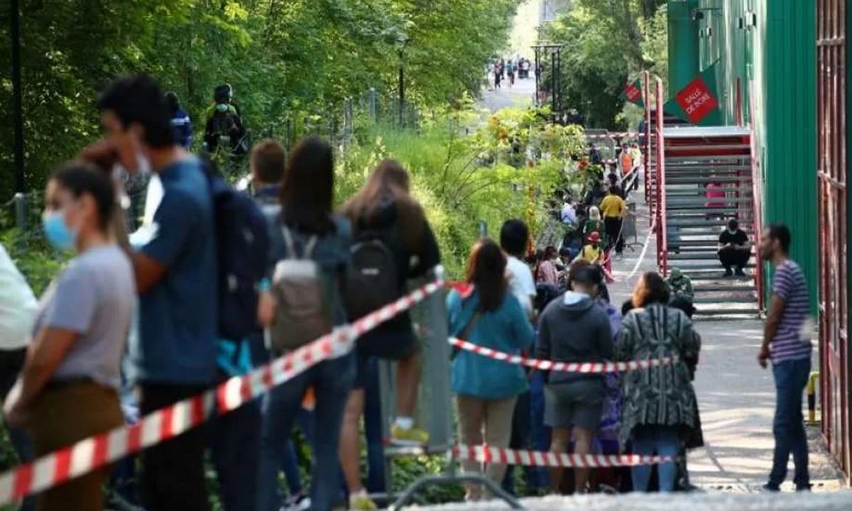 Ελβετία: Στην ουρά περισσότεροι από 2.000 άνθρωποι για δωρεάν τρόφιμα