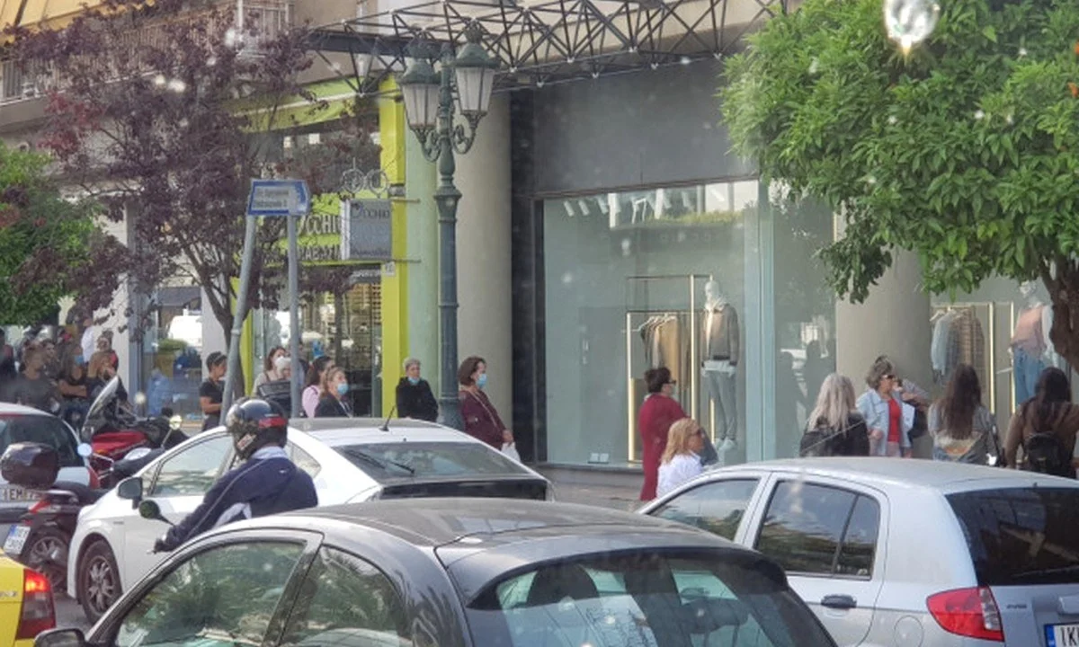 Άρση μέτρων: Γέμισαν τα Zara πριν καλά καλά ανοίξουν!