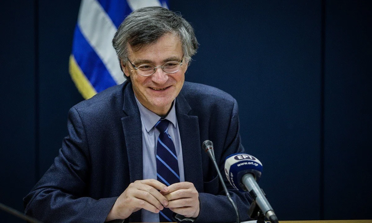 Δημοσκόπηση: «Πέφτει» αρκετά η δημοφιλία του Τσιόδρα (pics/vid)