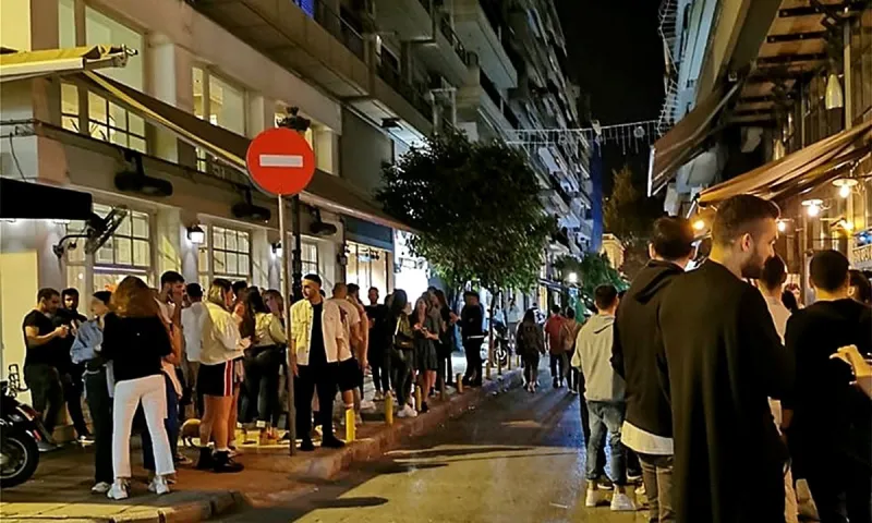 Πωλούνται όσο όσο τα καταστήματα εστίασης - Τσουνάμι take away