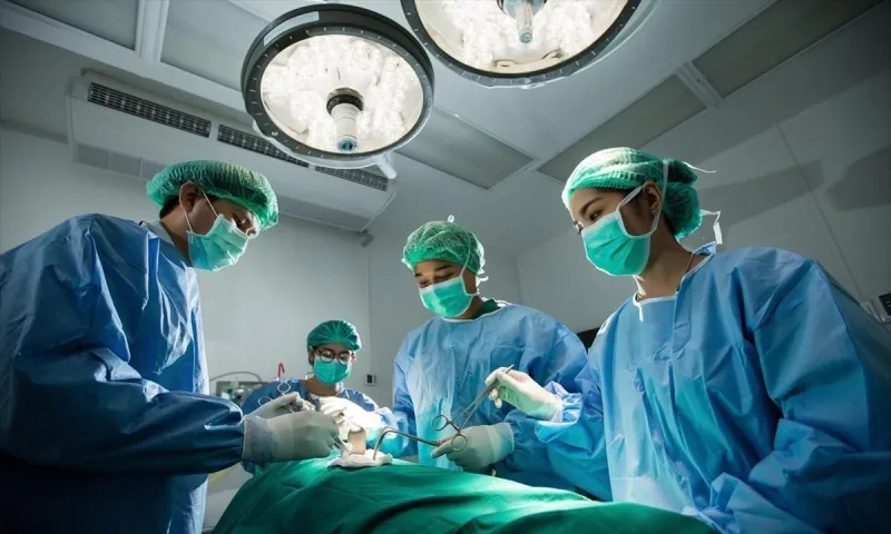 Κορονοϊός: Περίπου 7,500 χειρουργεία ανά εβδομάδα ακυρώνονται στην Ελλάδα λόγω του ιού