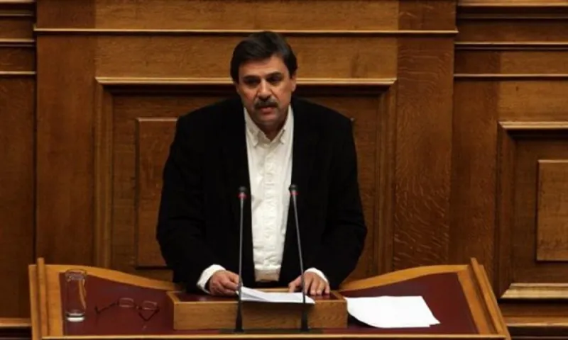 Αποθεώνει Τσιόδρα ο τομεάρχης του ΣΥΡΙΖΑ