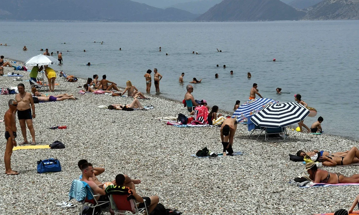 Άγρια συμπλοκή νεαρών σε παραλία με 2 τραυματίες!