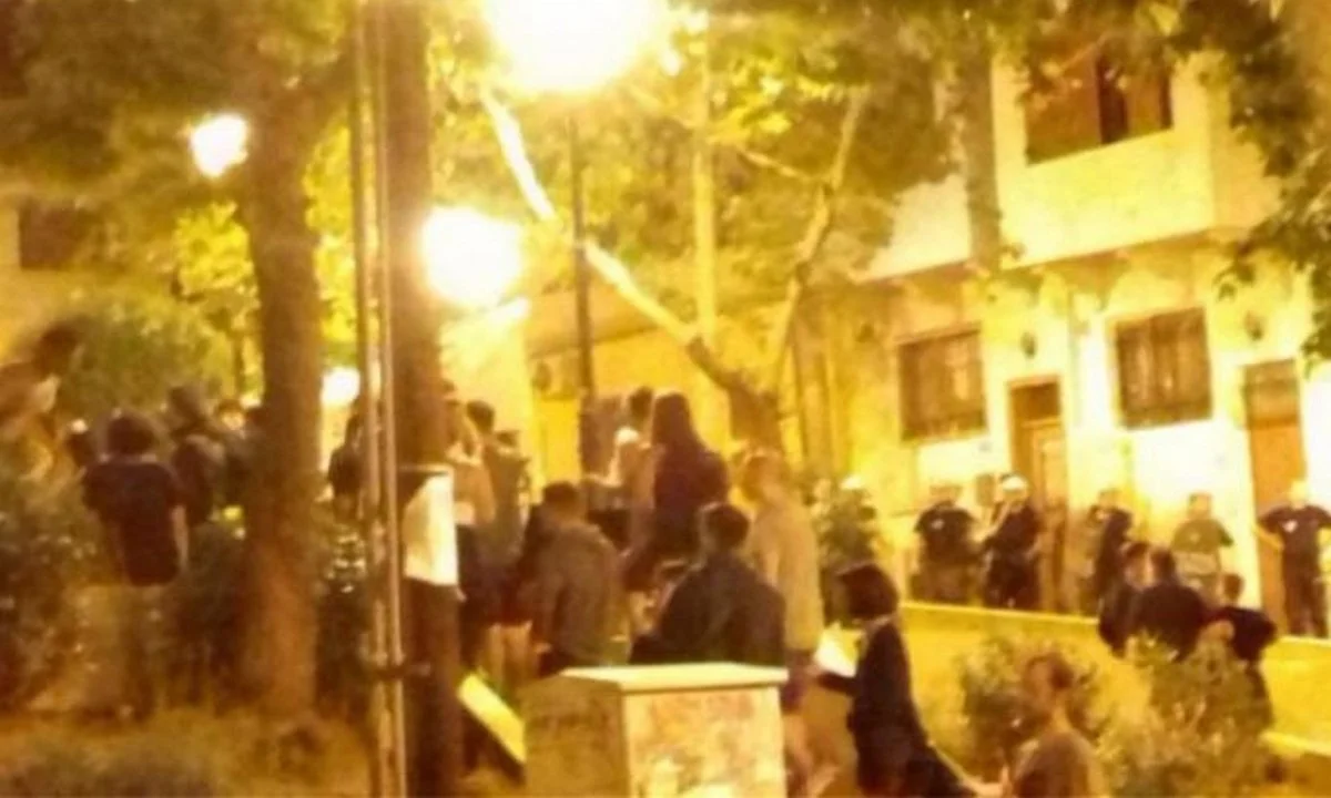 Θεσσαλονίκη: Άγρια επεισόδια με ΜΑΤ για εκκένωση πλατείας (pics-vid)