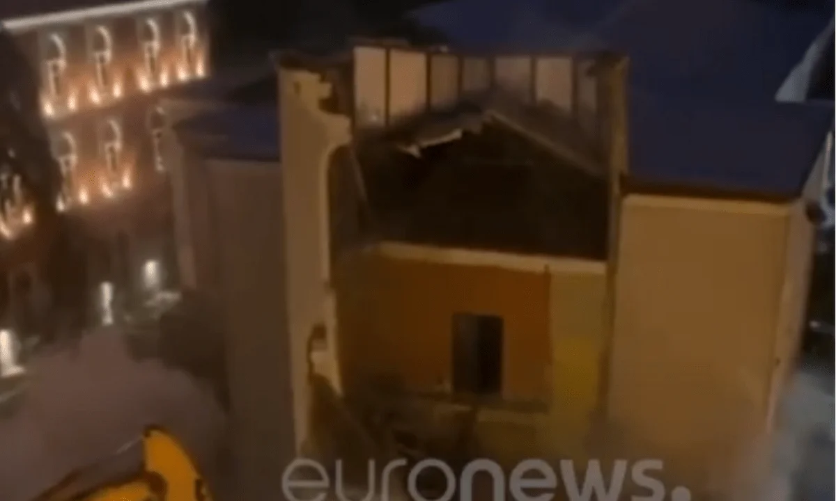 Τίρανα: Επεισόδια, ξύλο και προσαγωγές!