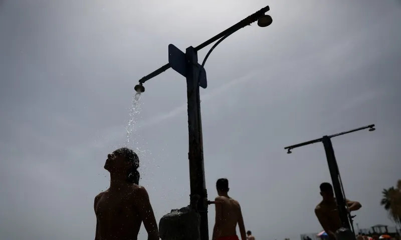 Καύσωνας: Θερμοκρασίες ρεκόρ, που χτύπησε «κόκκινο» ο υδράργυρος