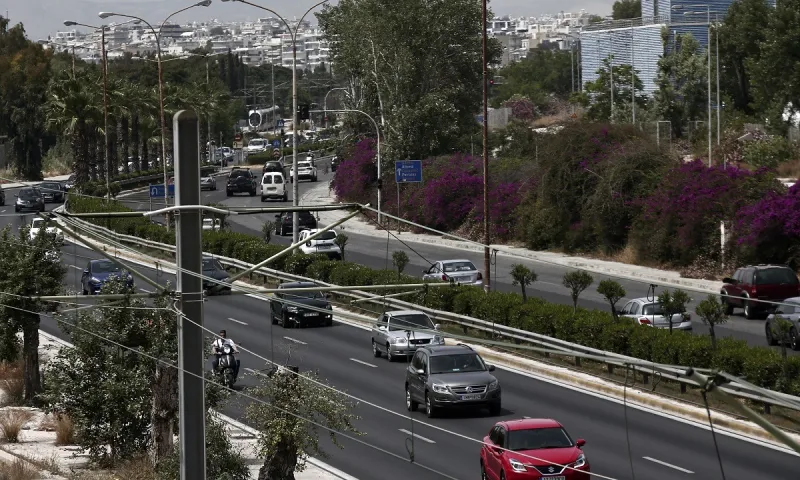Κίνηση στους δρόμους – Δείτε σε ποιες περιοχές υπάρχει αυξημένη κυκλοφορία