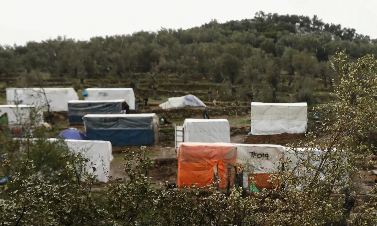 Μόρια: «Στοπ» στις παράνομες κατασκευές γύρω από το ΚΥΤ