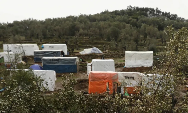 Μόρια: «Στοπ» στις παράνομες κατασκευές γύρω από το ΚΥΤ