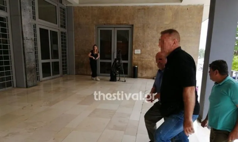 Στηρίζουν τον Αλβανό που κατηγορείται ότι ασελγούσε  στις εγγονές του!