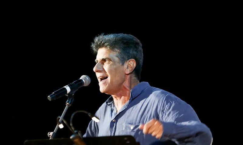 Γιάννης Μπέζος: «Θεωρώ τον εαυτό μου καλύτερο από τους ρόλους, έρχονται να δουν εμένα» (vid)