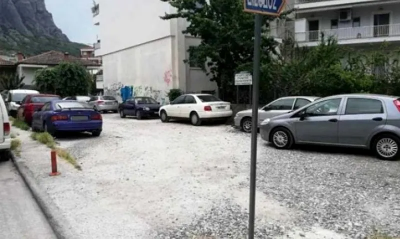 Καλαμπάκα: Ηλικιωμένος έκανε σεξ σε δημοτικό πάρκινγκ στις 10 το πρωί