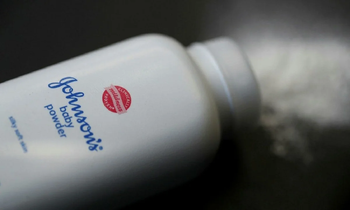 Η απάντηση της Johnson & Johnson για τη διακοπή των πωλήσεων βρεφικής πούδρας