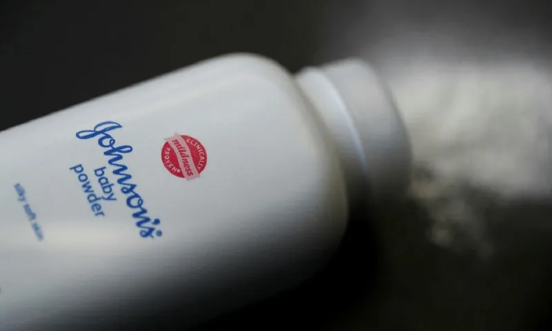 Η απάντηση της Johnson & Johnson για τη διακοπή των πωλήσεων βρεφικής πούδρας