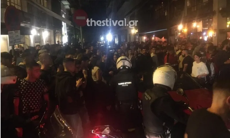 Θεσσαλονίκη: Κοσμοσυρροή για take away ποτό και... ξύλο! (vid, pic)
