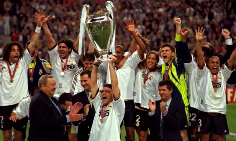 Σαν σήμερα: Το 8ο Champions League της Ρεάλ στον «ισπανικό τελικό» με τη Βαλένθια (vid)