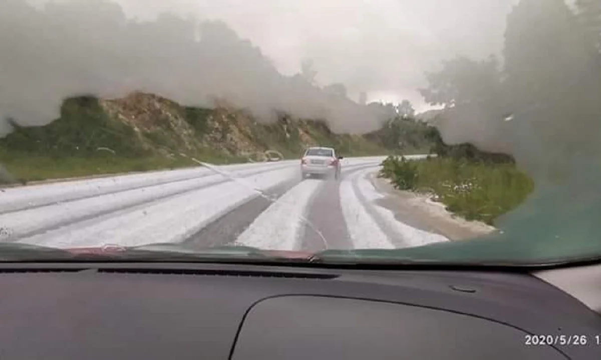 Χαλκιδική: Το... έστρωσε με χαλάζι (pics- vid)